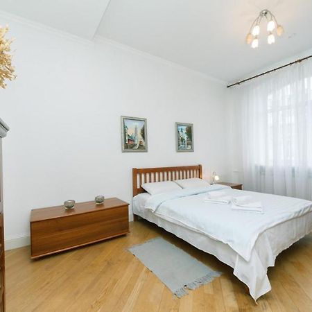 Apartment On Mala Zhytomyrska Street 17 Kiev Eksteriør billede