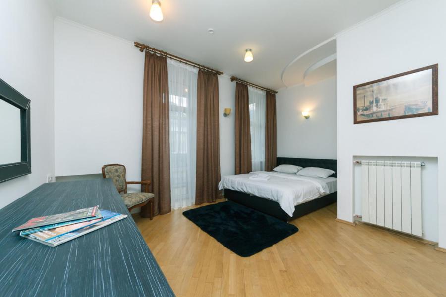 Apartment On Mala Zhytomyrska Street 17 Kiev Eksteriør billede