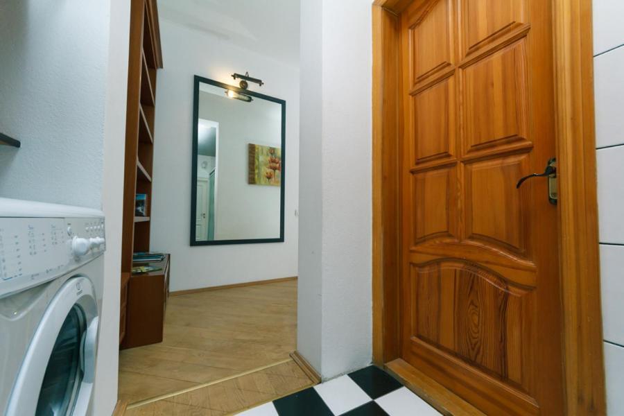 Apartment On Mala Zhytomyrska Street 17 Kiev Eksteriør billede