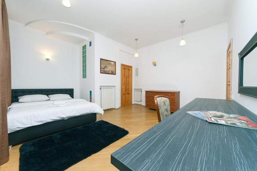 Apartment On Mala Zhytomyrska Street 17 Kiev Eksteriør billede